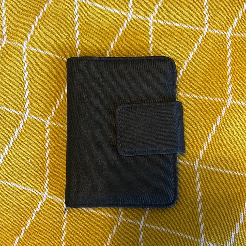 Card and money holder / wallet